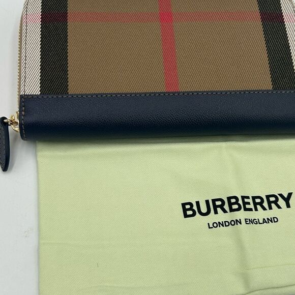 Women’s Burberry classic check zip around wallet made in Italy - Picture 4 of 11